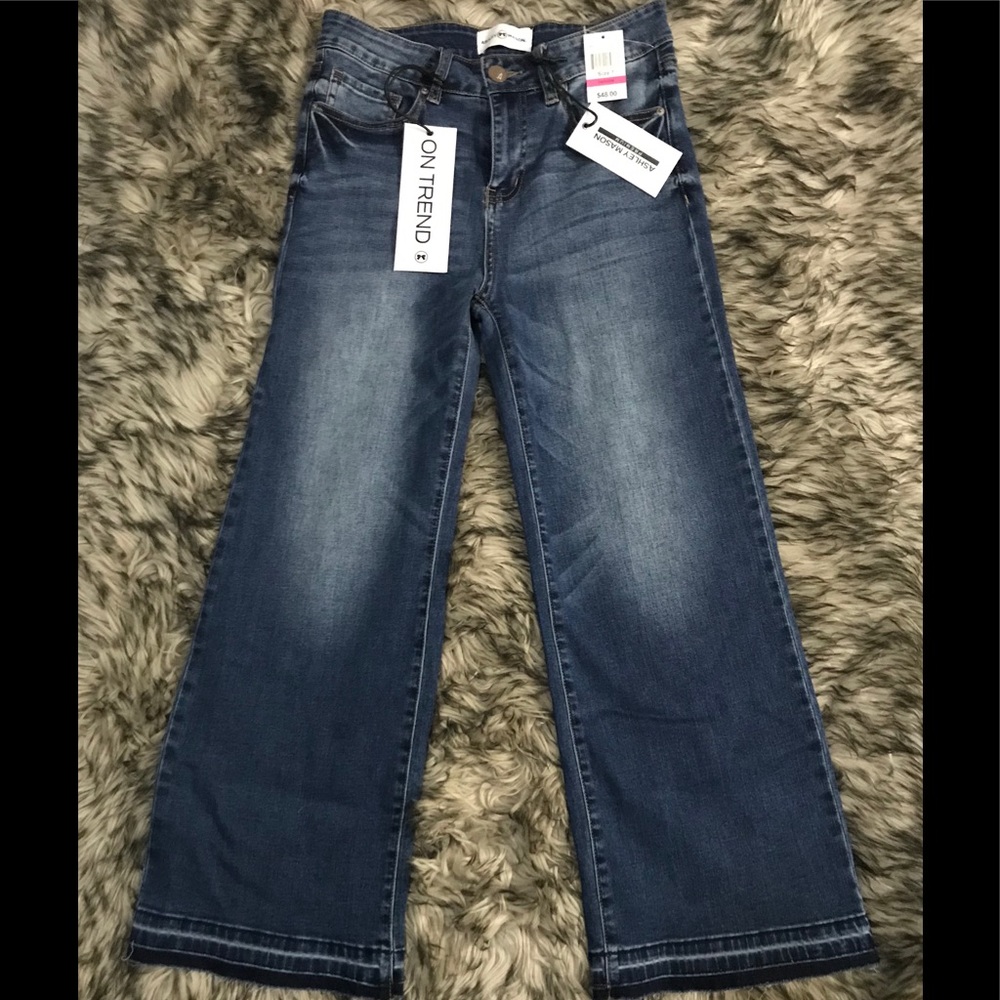 NWT Ashley Mason Released Hem wide leg jeans